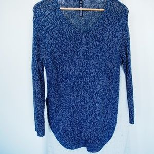 3/30$ Urban Outfitters Open knit V neck tunic